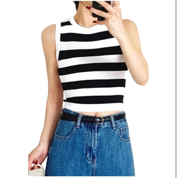✨NWT✨ Slim Fit Knit Sleeveless Crew Neck Top, White/Black Stripes, Small - Picture 3 of 7